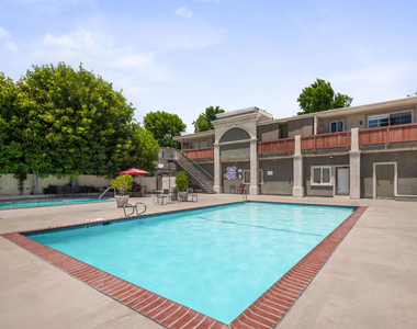 20224 Cohasset Street - Photo Thumbnail 23