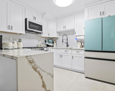 20224 Cohasset Street - Photo Thumbnail 6