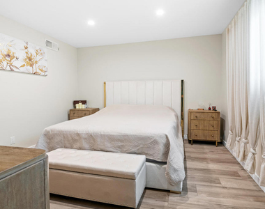 20224 Cohasset Street - Photo Thumbnail 20