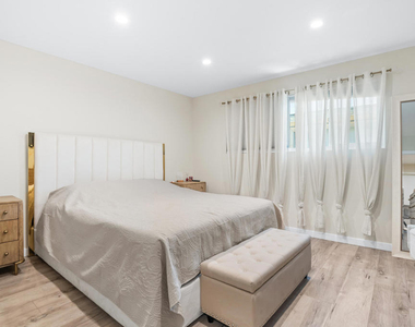 20224 Cohasset Street - Photo Thumbnail 18
