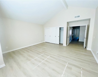 8 Davis - Photo Thumbnail 8