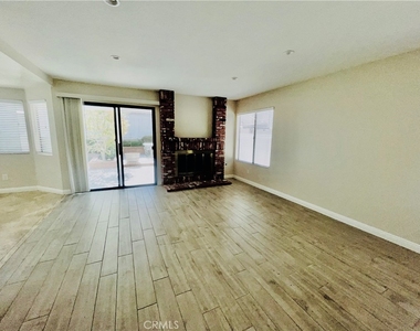 8 Davis - Photo Thumbnail 4