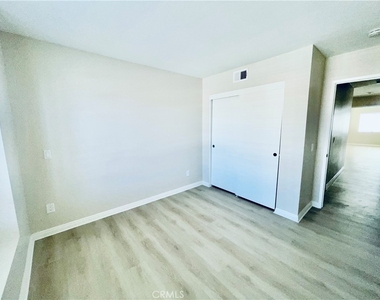 8 Davis - Photo Thumbnail 11