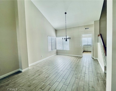 8 Davis - Photo Thumbnail 1