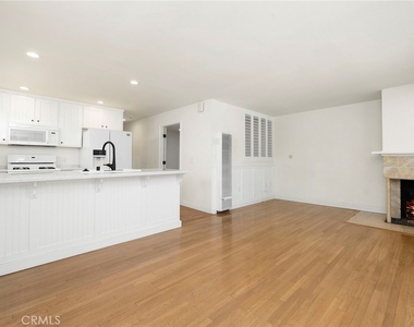 137 Cypress Dr - Photo Thumbnail 3