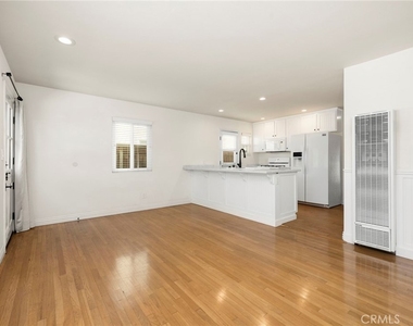 137 Cypress Dr - Photo Thumbnail 4