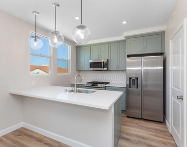 2714 Camulos Street - Photo Thumbnail 10