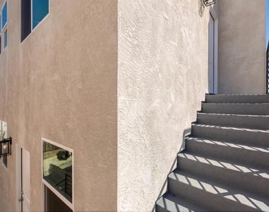 2714 Camulos Street - Photo Thumbnail 3