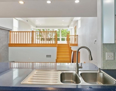 701 Marsolan Avenue - Photo Thumbnail 11