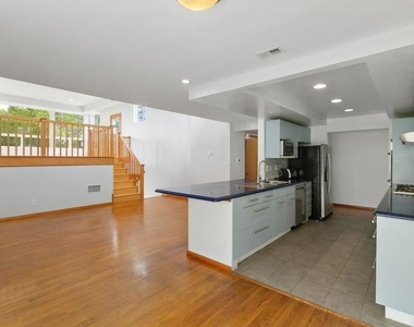 701 Marsolan Avenue - Photo Thumbnail 8
