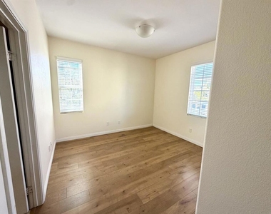 5640 Shasta Daisy Trail - Photo Thumbnail 11