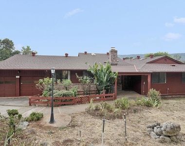 722 Southview Way - Photo Thumbnail 1