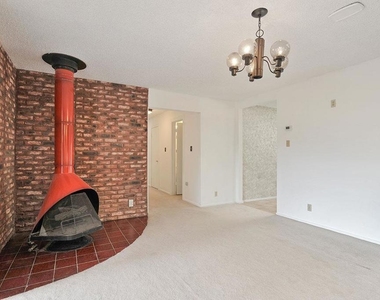 722 Southview Way - Photo Thumbnail 9