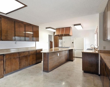 722 Southview Way - Photo Thumbnail 14
