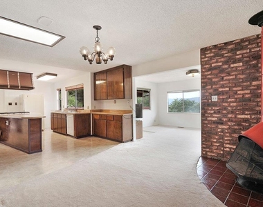 722 Southview Way - Photo Thumbnail 7