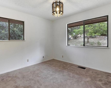 722 Southview Way - Photo Thumbnail 28