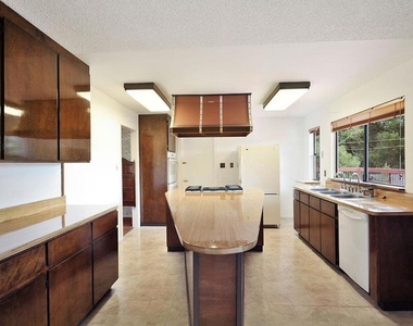 722 Southview Way - Photo Thumbnail 16