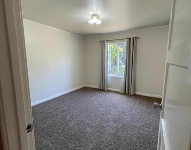 627 Midway Avenue - Photo Thumbnail 19