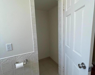 627 Midway Avenue - Photo Thumbnail 22