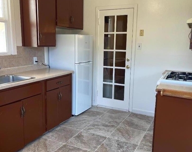 627 Midway Avenue - Photo Thumbnail 17