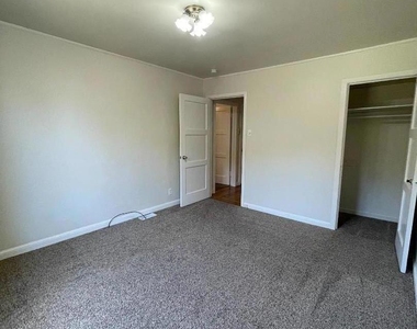 627 Midway Avenue - Photo Thumbnail 14