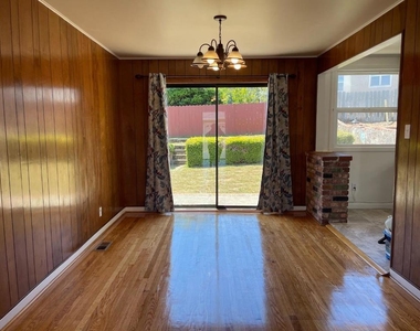 627 Midway Avenue - Photo Thumbnail 13