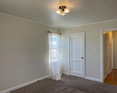627 Midway Avenue - Photo Thumbnail 20