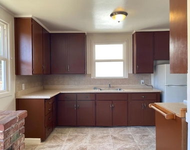627 Midway Avenue - Photo Thumbnail 18