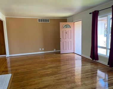 627 Midway Avenue - Photo Thumbnail 6