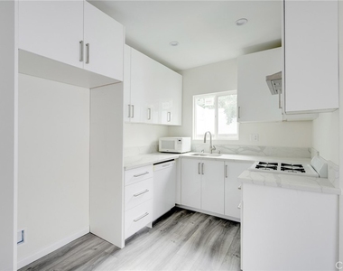 11058 Lemay Street - Photo Thumbnail 4