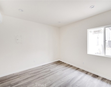 11058 Lemay Street - Photo Thumbnail 5