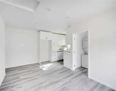 11058 Lemay Street - Photo Thumbnail 3