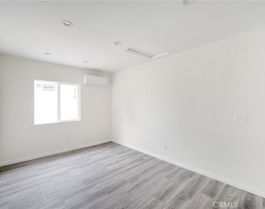 11058 Lemay Street - Photo Thumbnail 2