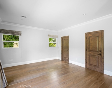4624 Lasheart Drive - Photo Thumbnail 17