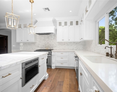 4624 Lasheart Drive - Photo Thumbnail 13