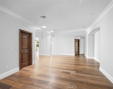 4624 Lasheart Drive - Photo Thumbnail 8