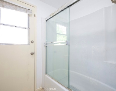 18119 Calvert Street - Photo Thumbnail 20