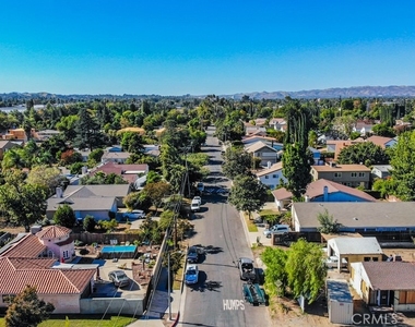 18119 Calvert Street - Photo Thumbnail 36