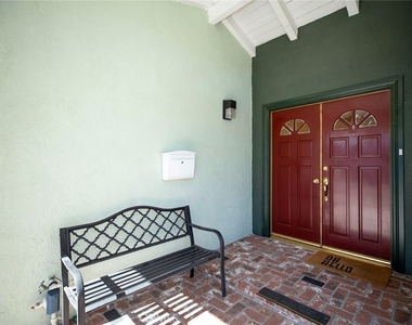 18119 Calvert Street - Photo Thumbnail 4