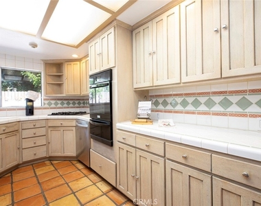 18119 Calvert Street - Photo Thumbnail 6