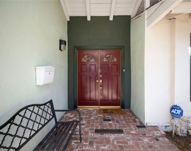 18119 Calvert Street - Photo Thumbnail 3