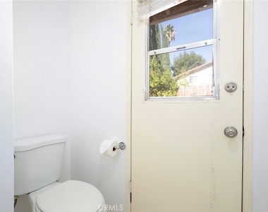 18119 Calvert Street - Photo Thumbnail 21