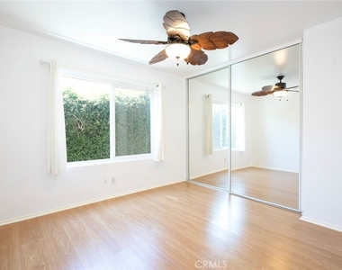 18119 Calvert Street - Photo Thumbnail 17