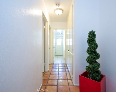 18119 Calvert Street - Photo Thumbnail 14