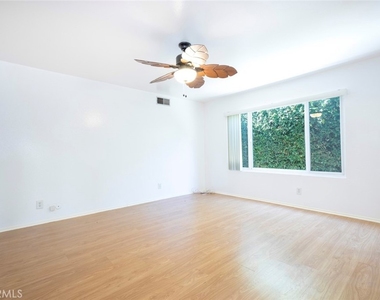 18119 Calvert Street - Photo Thumbnail 22