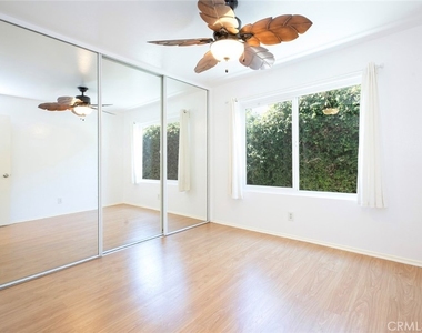 18119 Calvert Street - Photo Thumbnail 15