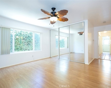 18119 Calvert Street - Photo Thumbnail 23