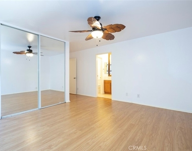 18119 Calvert Street - Photo Thumbnail 24