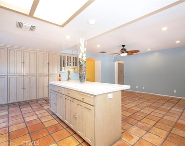 18119 Calvert Street - Photo Thumbnail 10