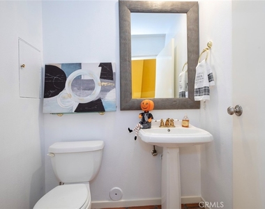 18119 Calvert Street - Photo Thumbnail 28